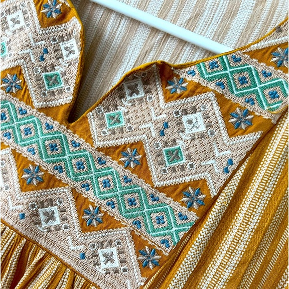 Orange Creek embroidered top. Size L. Flowy pattern with embroidered top detail - Picture 2 of 5